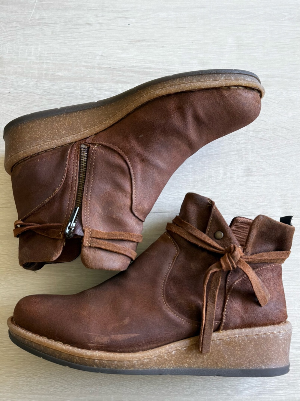 Born Brown Leather Ankle Boots Women’s Wedge Wrap Tie Boho Western Booties - Picture 9 of 15
